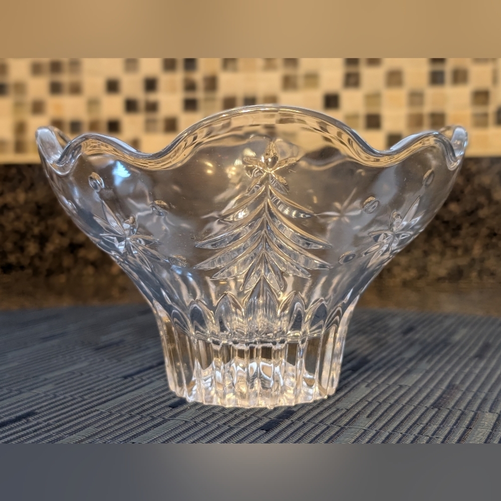 Mikasa Christmas Night Glass Bowl - EUC!
